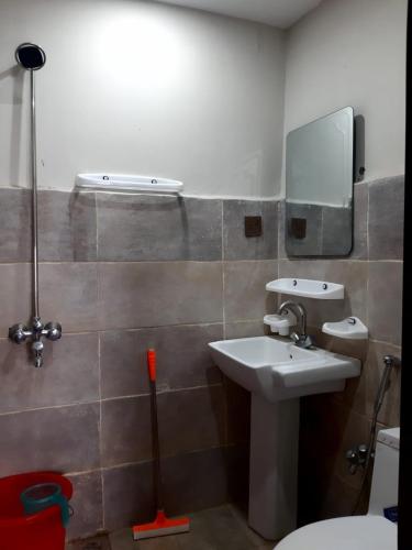 Ένα μπάνιο στο Dunleigh Apartments Murree