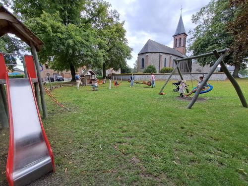 Kawasan permainan kanak-kanak di La retraite du Colonel - Gîte rural à Dinant