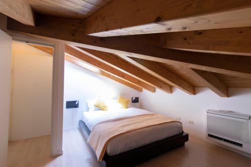 a bedroom with a bed and wooden ceilings at Daste Dream House in Bergamo