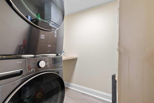 Gambar di galeri bagi Extraordinary Oceanfront Escape - Unit 709 di Ocean City