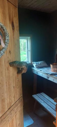 a room with a bunk bed and a window at Good Life Homestay in Ahmovaara