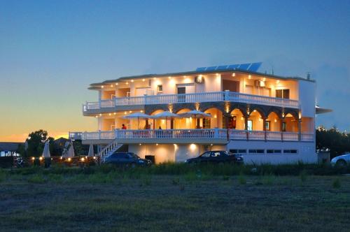 Gallery image of Esperanza Hotel in Kanali