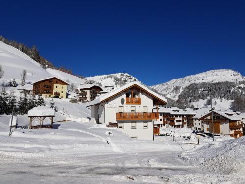 Το Apartments Alpenroyal Arabba - Check-in at Garni Royal τον χειμώνα
