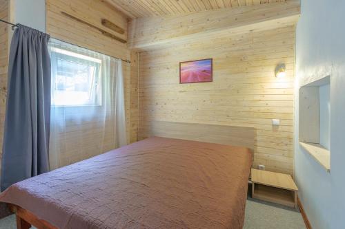 Letto o letti in una camera di Jūros nendrė
