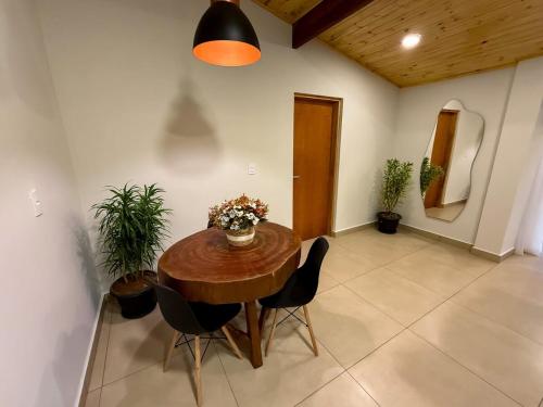a dining room with a wooden table and chairs at Descanse em meio a natureza com muito charme in Monte Alegre do Sul