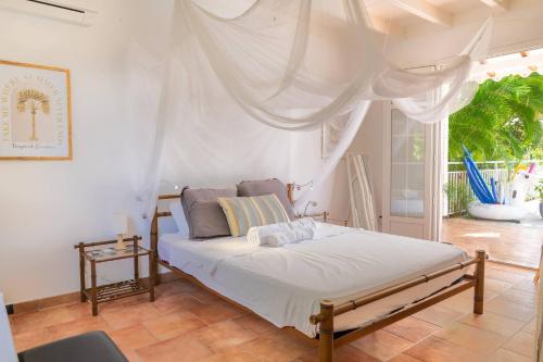 Voodi või voodid majutusasutuse Sweet Villa, piscine, vue panoramique sur la mer, proche plage, Sainte Luce toas