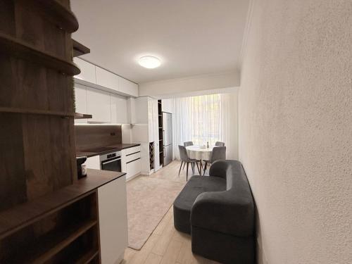 a kitchen with a couch and a table in a room at Apartament spațios, 2 dormitoare, confortabil in Chişinău
