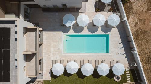 an overhead view of a swimming pool with umbrellas at Eleia Domos in Monopoli