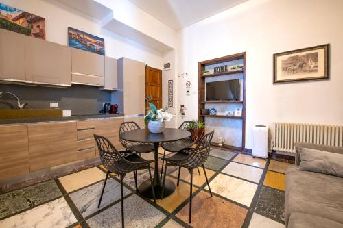 Η κουζίνα ή μικρή κουζίνα στο Arena Suite Garibaldi Verona Centro