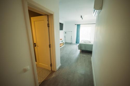 Postel nebo postele na pokoji v ubytování Magic Residence Hunedoara