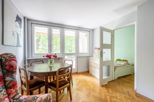 Solec 79A Mieszkanie z prywatnym parkingiem oraz Tarasem Oddzielna sypialnia