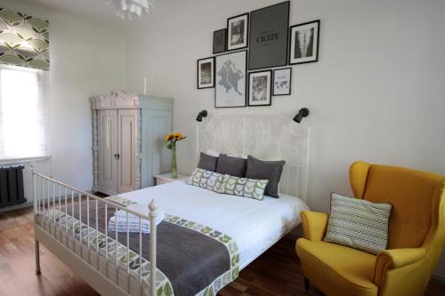 Postel nebo postele na pokoji v ubytování Charming 1BR apartment with bath in Quiet center of Riga