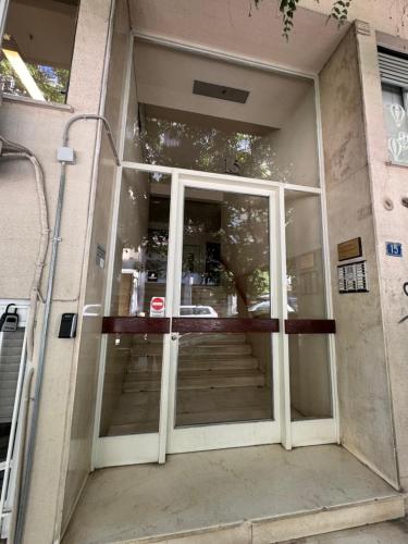 The Athenian Chic