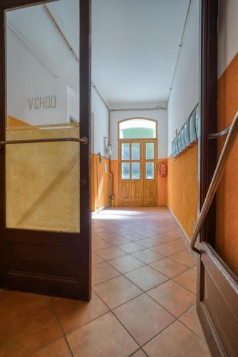 Fotografie z fotogalerie ubytování Grand Pupp Apartment with Jacuzzi and Netflix by Rentez v destinaci Karlovy Vary