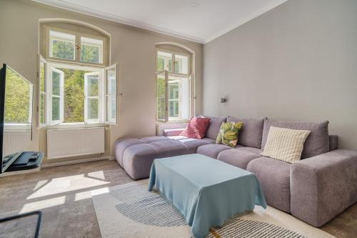 Grand Pupp Apartment with Jacuzzi and Netflix by Rentez