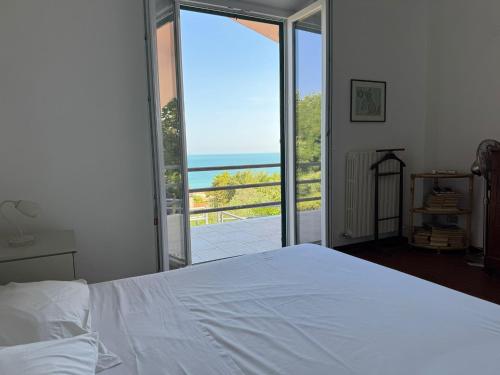 Postel nebo postele na pokoji v ubytování Villa Annita vista mare 350 mt dalla spiaggia