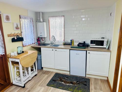 Η κουζίνα ή μικρή κουζίνα στο hillgate farm lodges