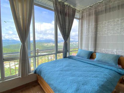 Postel nebo postele na pokoji v ubytování Nắng Xanh - Shanti Homestay Đà Lạt