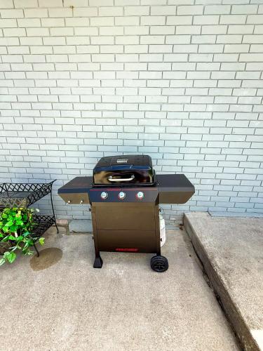 Galeriebild der Unterkunft Lakefront 4bd25ba Grilldocksleeps 13pp in Osage Beach