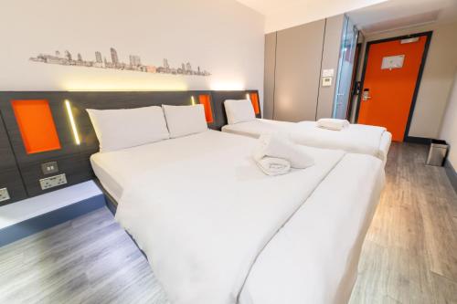 Katil atau katil-katil dalam bilik di easyHotel Leeds