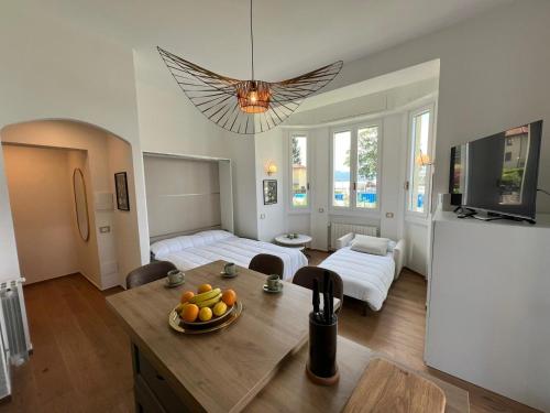 a living room with a dining table and a bedroom at Stresa Golf & Relax Romantik Suite in Gignese