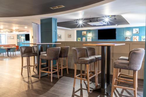 Knowsley Inn & Loungeにあるテレビまたはエンターテインメントセンター