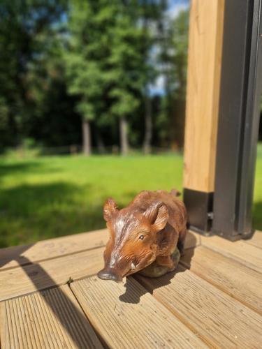 a wooden figurine of a mouse laying on a table at Chill Chaty in Tarnobrzeg