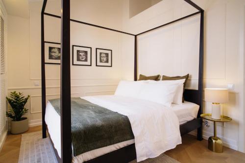 -New- Chic Chiado apartment, elevator buiding, steps to everything