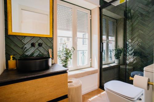 -New- Chic Chiado apartment, elevator buiding, steps to everything