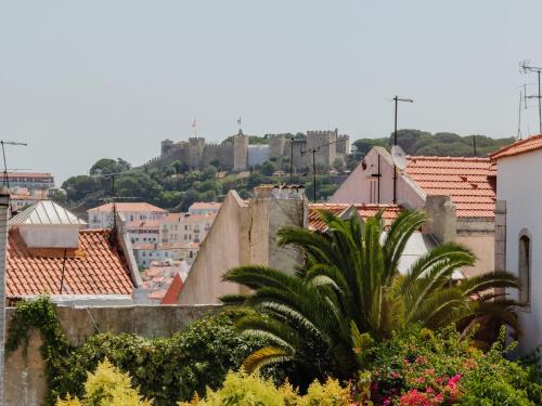 -New- Chic Chiado apartment, elevator buiding, steps to everything