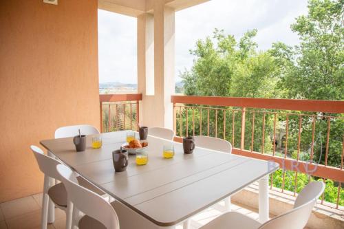 Magnificent 2-bedroom apartment with terrace near the sea and golf course
