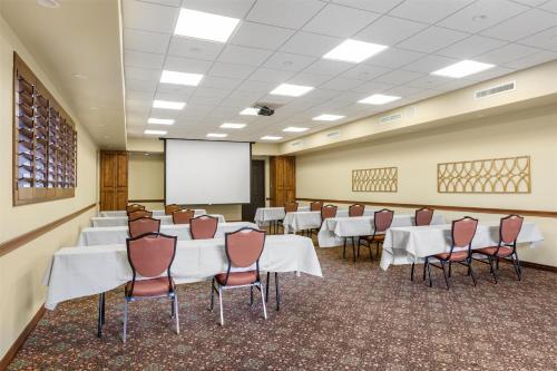 a conference room with tables and chairs and a whiteboard at Best Western Plus Arroyo Roble Hotel & Creekside Villas in Sedona
