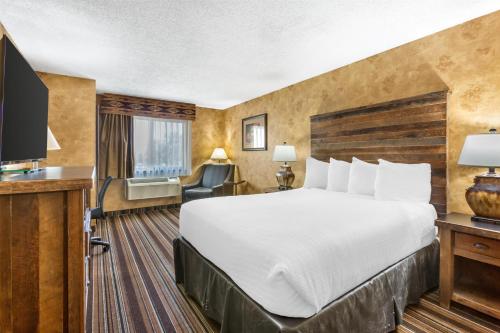 a hotel room with a bed and a desk at Best Western Plus Inn of Santa Fe in Santa Fe