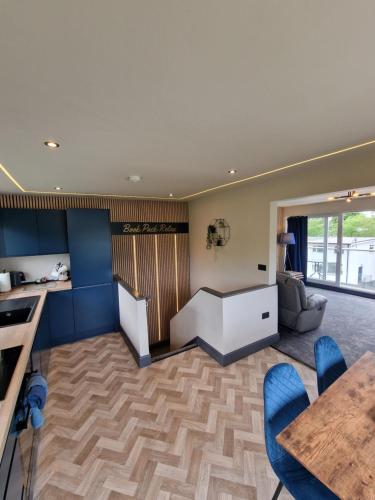 Ruang duduk di Penthouse - Duplex Flat - Central Location