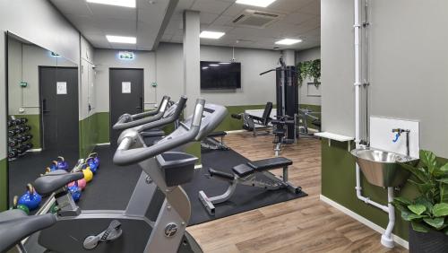 Fitness centrum a/nebo fitness zařízení v ubytování Scandic Park