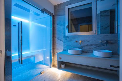 a bathroom with two sinks and a shower at Hotel Savini in Bellaria-Igea Marina