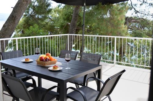 Apartment on the beach - Nemira, Omiš