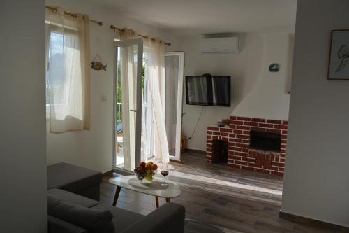 Apartment on the beach - Nemira, Omiš