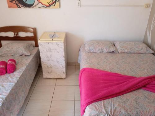 Ένα ή περισσότερα κρεβάτια σε δωμάτιο στο Recanto canoa da costureira Fran