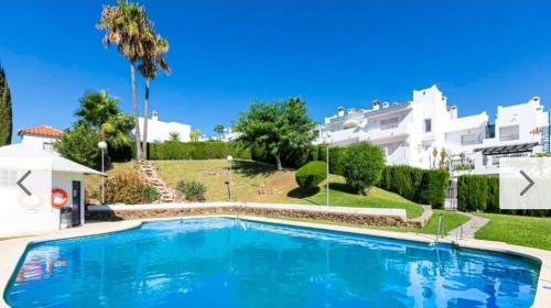 3-Min Walk to Beach , Pool , Estepona , 3BR