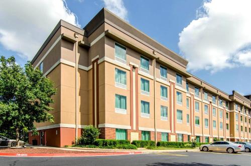 a building with a car parked in front of it at Comfort Suites Bentonville - Rogers in Bentonville