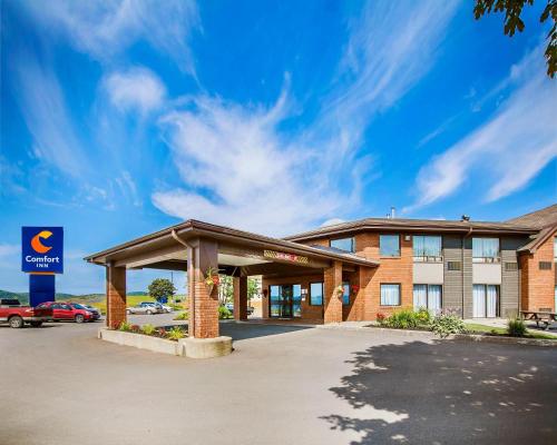 a hotel front of a building with a parking lot at Comfort Inn in Swift Current