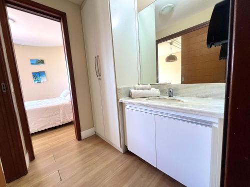 a bathroom with a sink and a mirror at Elegance Comfort Natal Beira Mar in Natal
