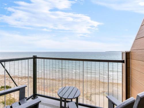 a balcony with a view of the beach at Hampton Inn St Ignace Lakefront Mackinac in Evergreen Shores