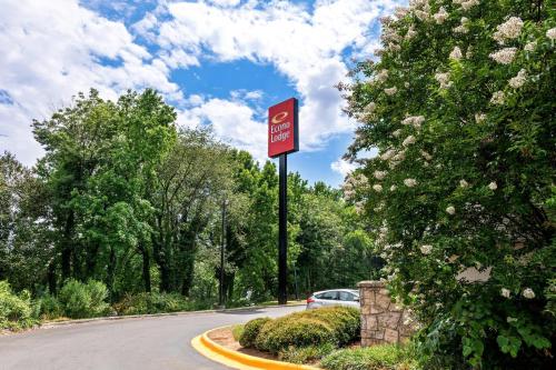 a do not enter sign on the side of a road at Econo Lodge Charlotte Airport in Charlotte