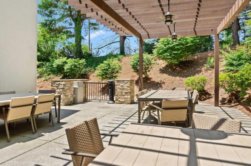 a patio with a table and chairs under a pergola at Country Inn & Suites by Radisson, Roanoke, VA in Roanoke