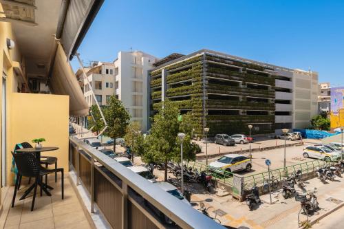 ES Apartments ARION-Luxury King Bed-Sleeps 4-City Center