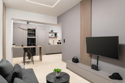 ES Apartments ARION-Luxury King Bed-Sleeps 4-City Center