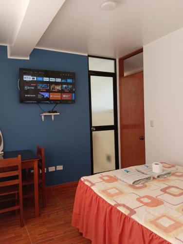 TV a/nebo společenská místnost v ubytování Casa Hospedaje Inkani