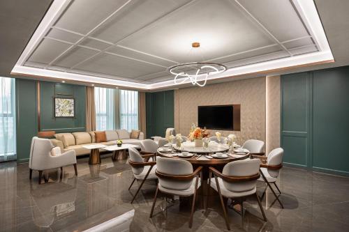 Телевизор и/или развлекательный центр в Wyndham Garden Urumqi Innovation Square